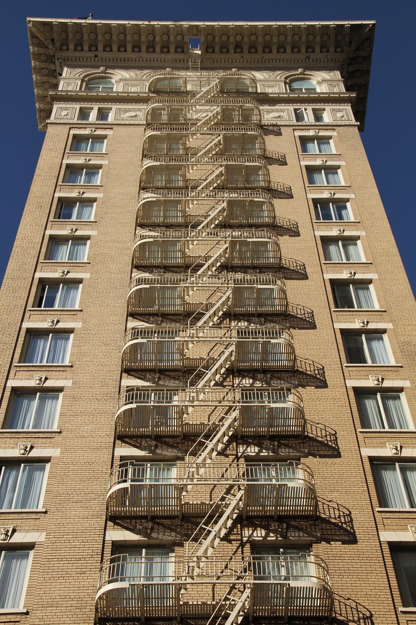 Dinas Damkar Way Kanan Pemadaman Kilat di Alun-Alun